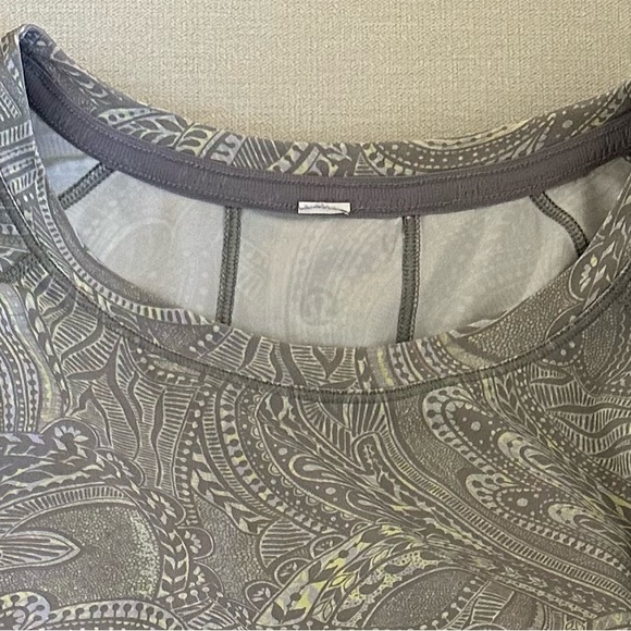 Lululemon Stripe In Stride Long Sleeve size 4 - Picture 7 of 7